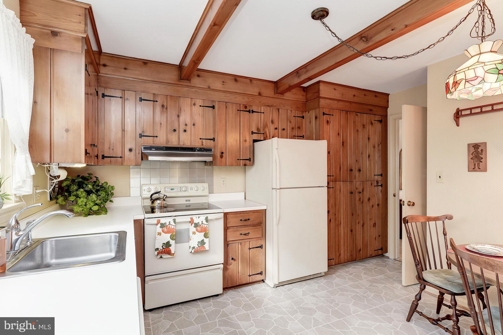 12014 Smoketree Road Potomac, MD 20854 - Photo 9 of 29 Kitchen