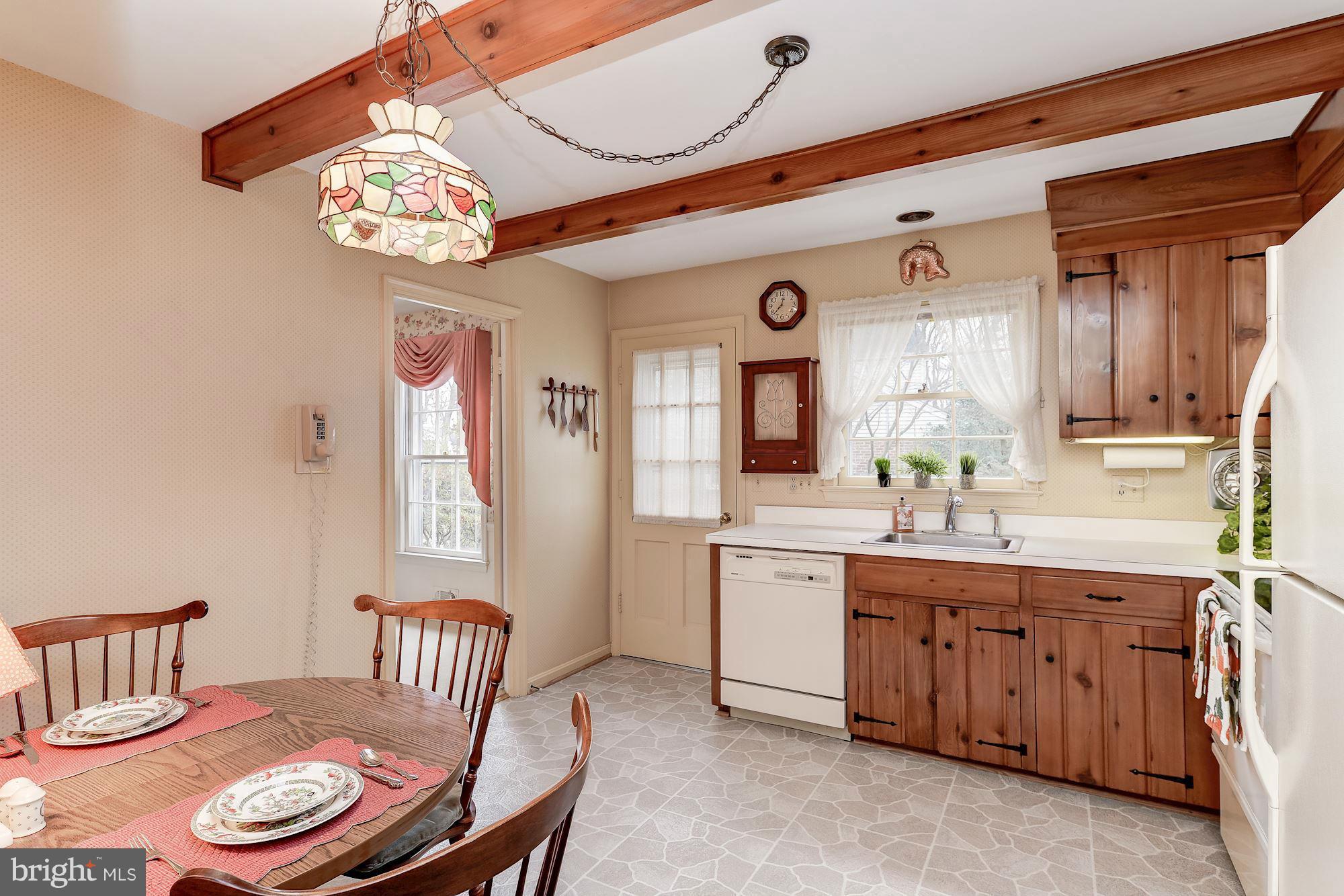 12014 Smoketree Road Potomac, MD 20854 - Photo 10 of 29 Kitchen