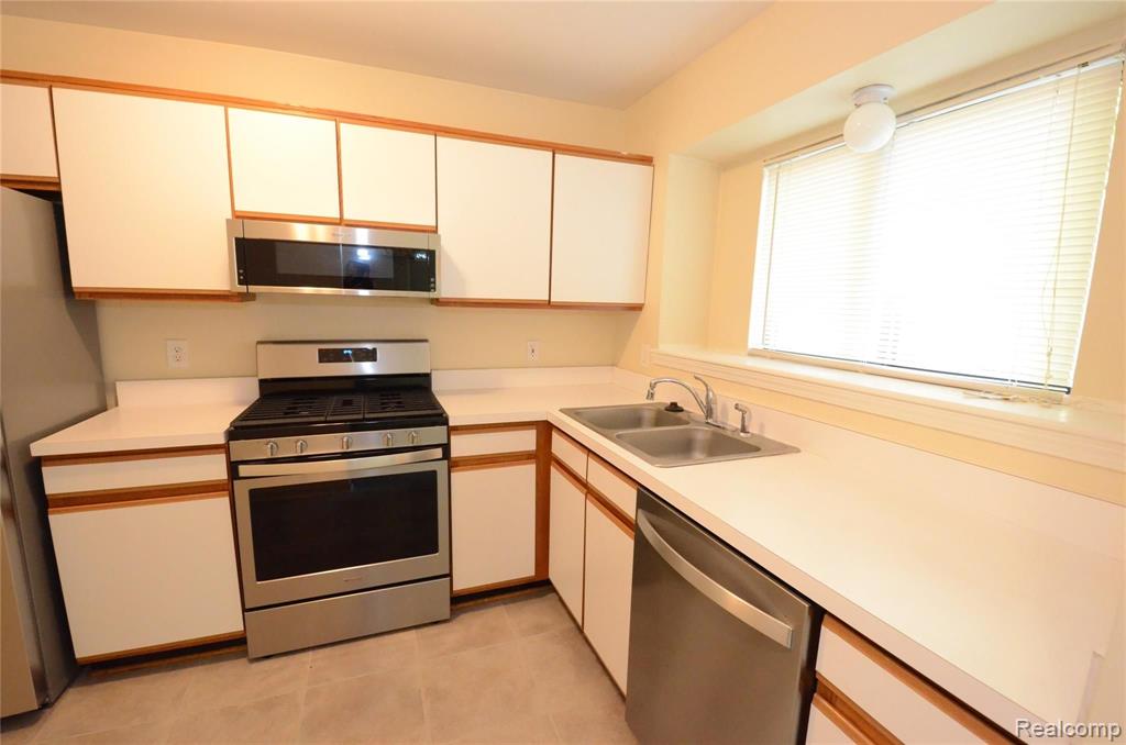 42481 Lilley Point Canton, MI 48187 - Photo 9 of 20