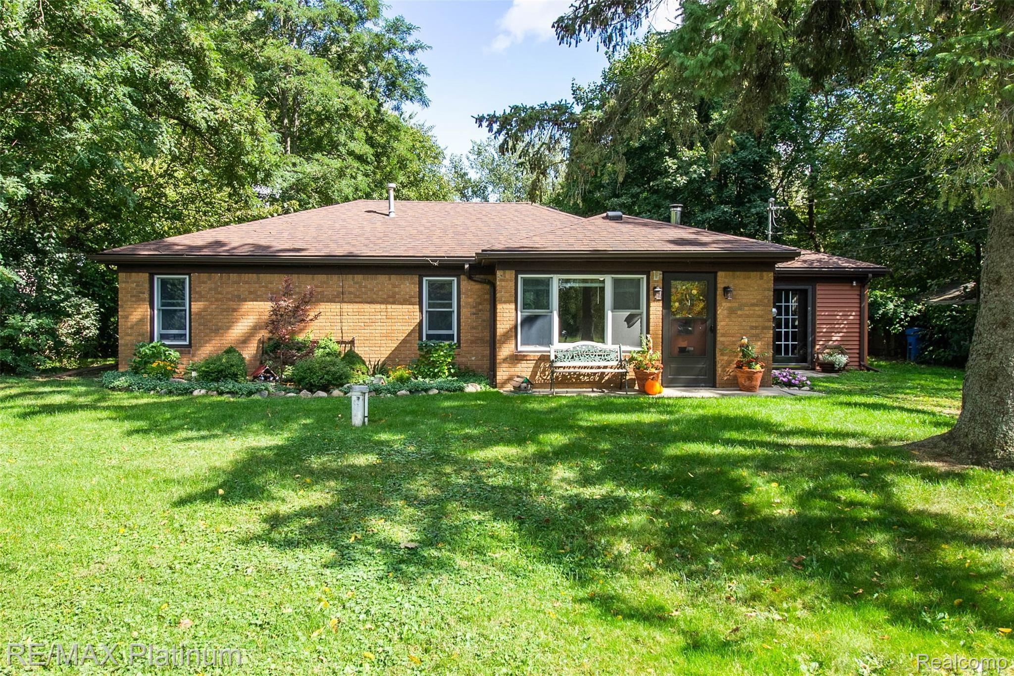 15493 Eddy Lake Road Fenton, MI 48430 - Photo 1 of 36 Front exterior