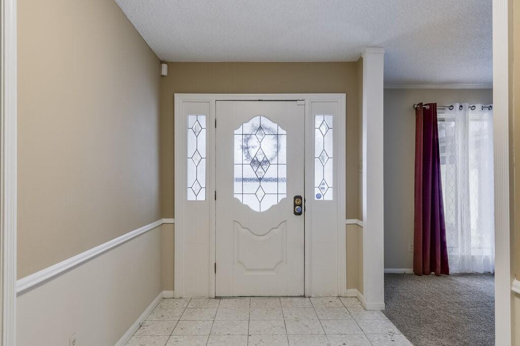 1609 Delta Drive Arlington, TX 76012 - Photo 3 of 28 a view of a hallway with windows