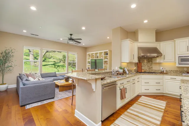$1,895,000 | 21 Winding Way, Novato, CA 94945