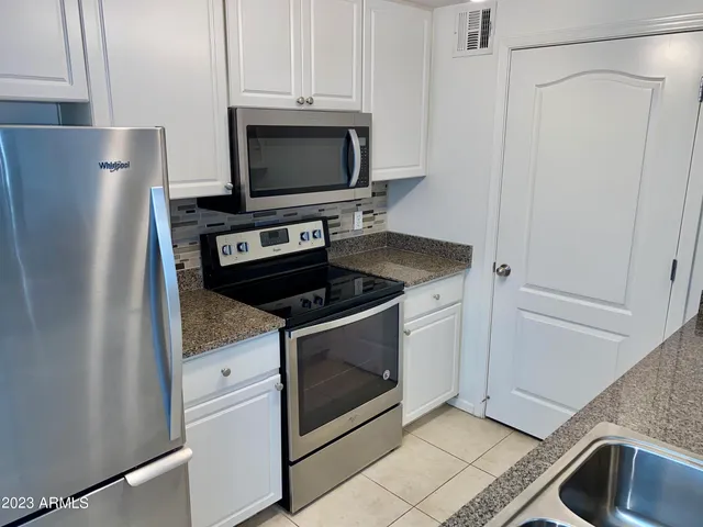 $1,950 | 1701 East Colter Street, Unit 415, Phoenix, AZ 85016