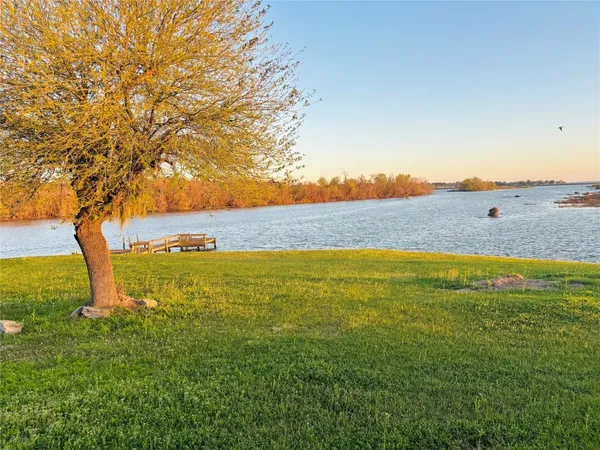 $299,000 | 512 Laurel Cove West, Onalaska, TX 77360