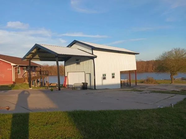 $299,000 | 512 Laurel Cove West, Onalaska, TX 77360