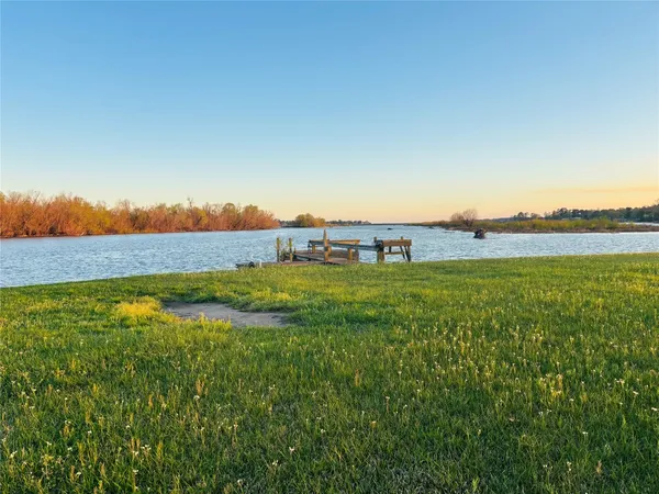 $299,000 | 512 Laurel Cove West, Onalaska, TX 77360