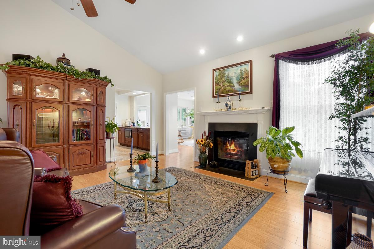 15535 Liberty Road Mount Airy, MD 21771 - Photo 10 of 46 Living Room