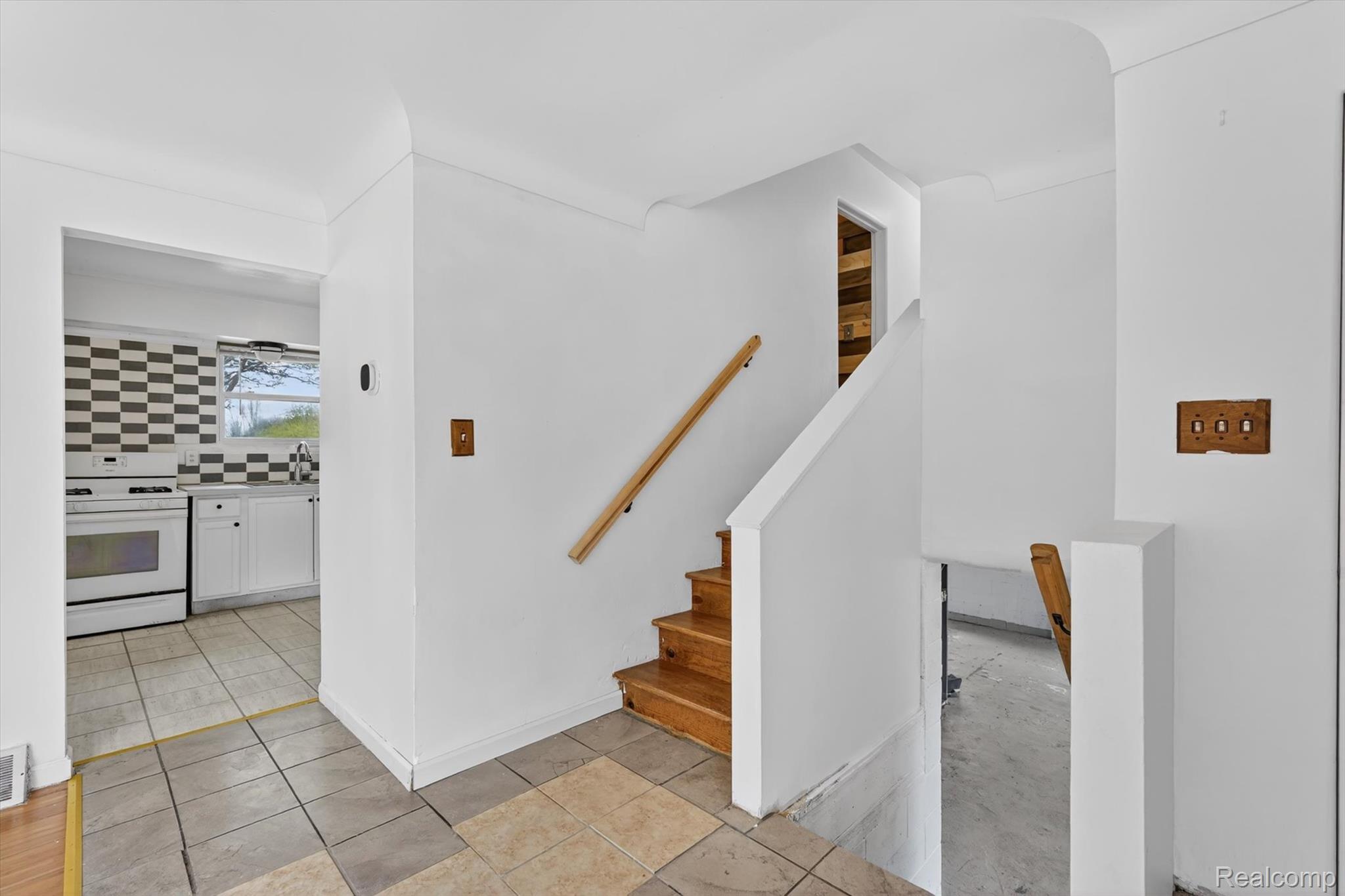 5457 East Frances Road Mount Morris, MI 48458 - Photo 19 of 42 View of stairs