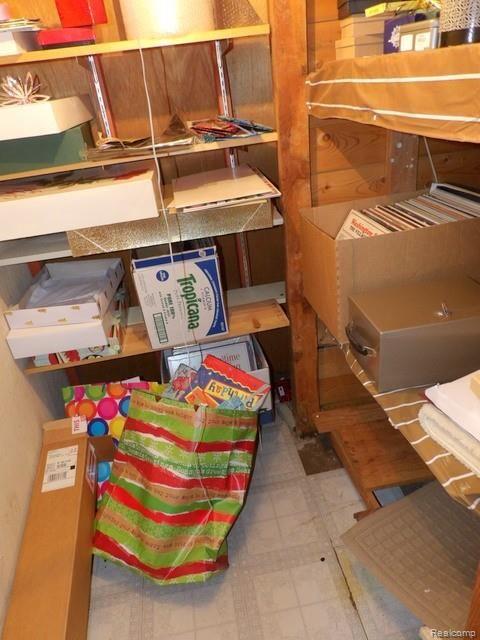 19226 Champaign Road Allen Park, MI 48101 - Photo 68 of 78 67. 2ND LIGHTED WALK-IN CLOSET!