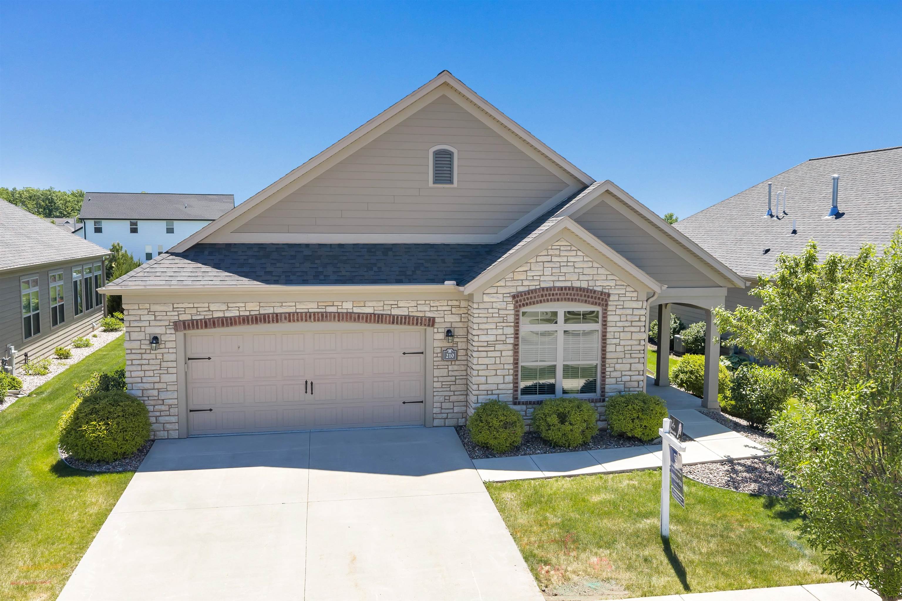 210 Bedford Road Green Bay, WI 54311 - Photo 6 of 46