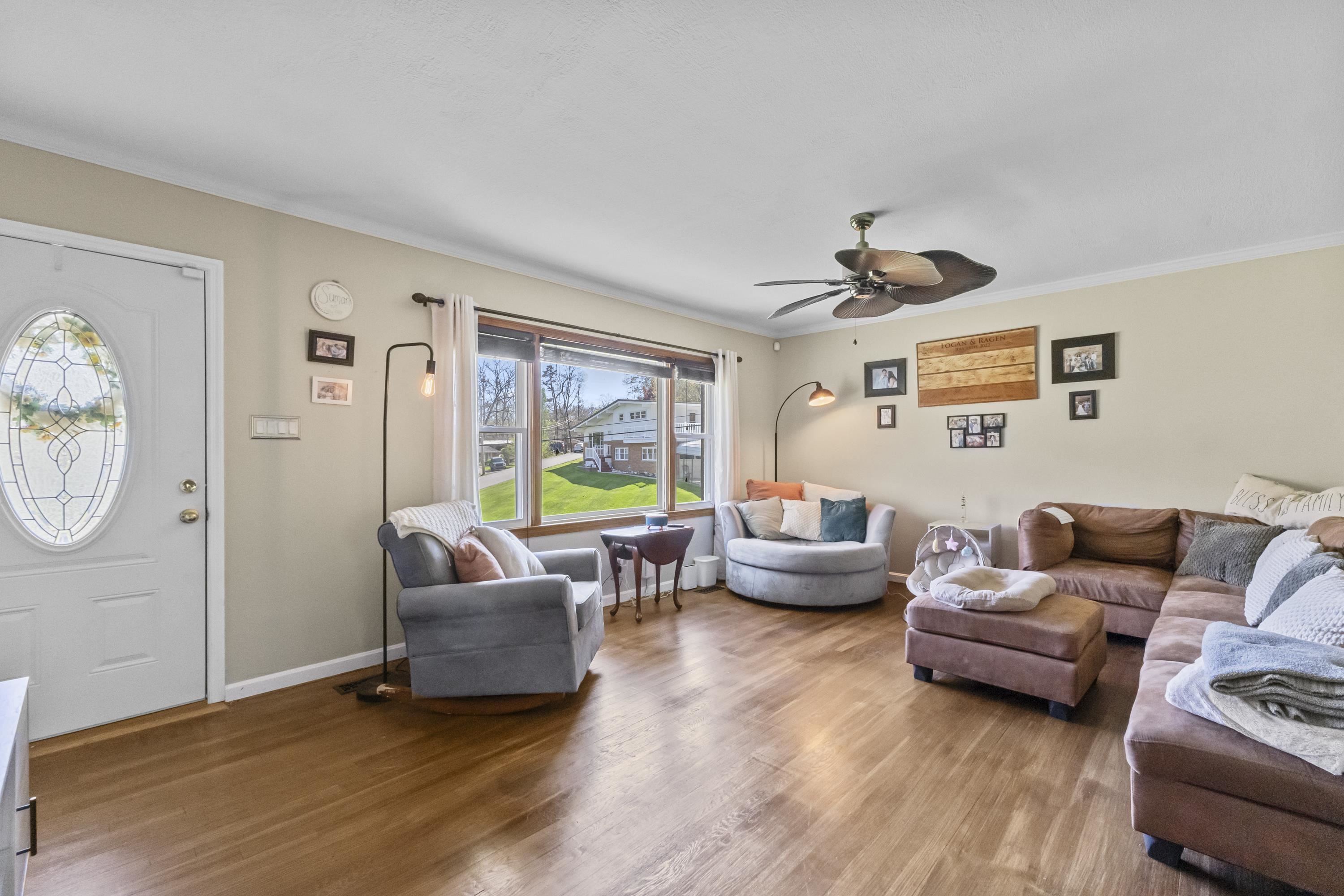 202 Erwin Road Ashland, KY 41101 - Photo 3 of 39