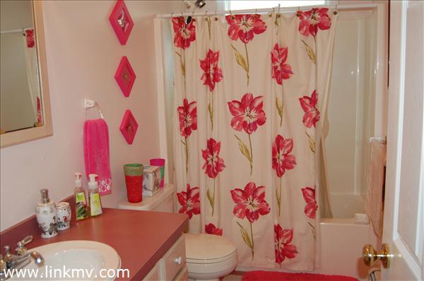 21 Meadow View Road Oak Bluffs, MA 02557 - Photo 15 of 41 2nd Floor Hall Bath