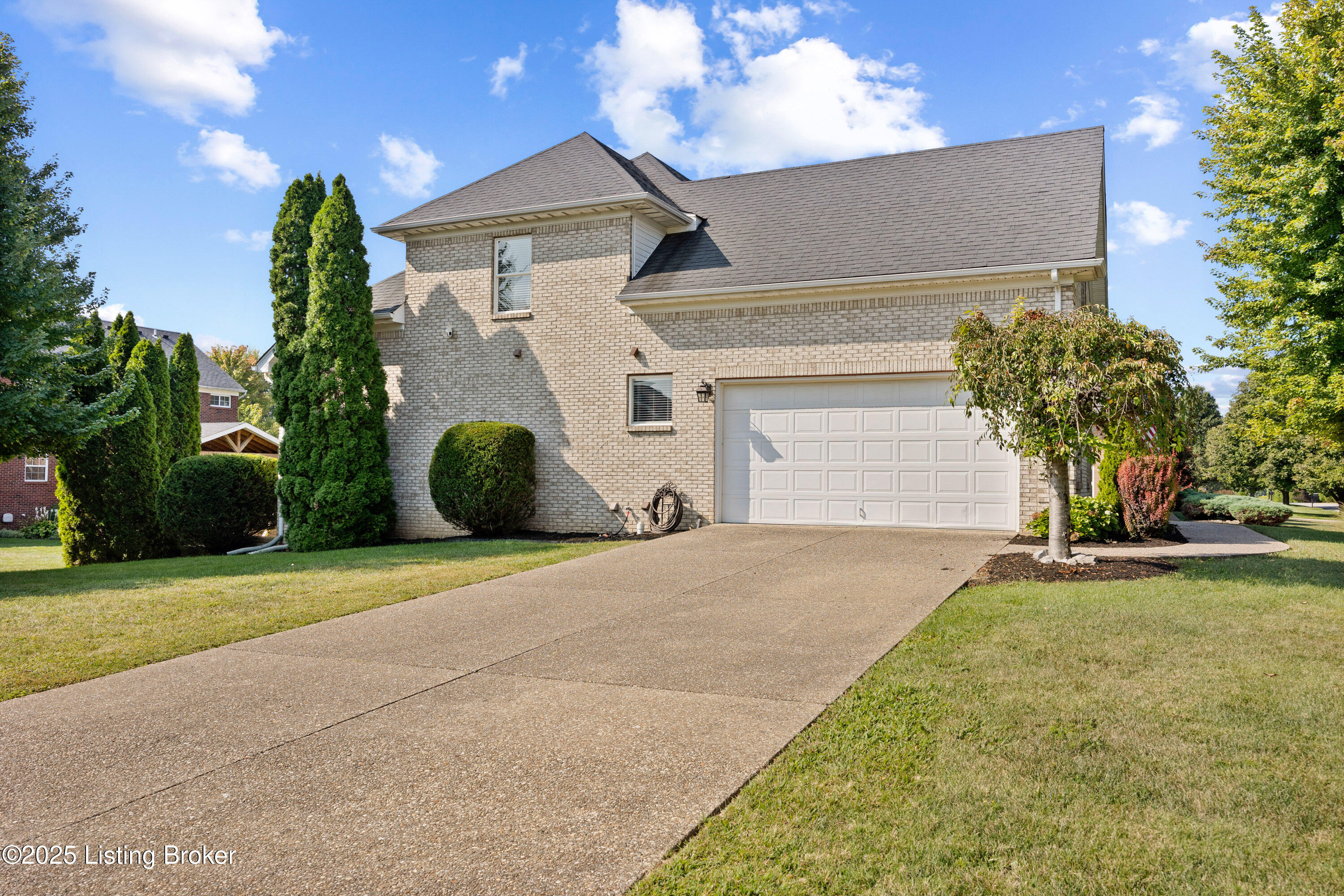 6113 Moser Farm Road Prospect, KY 40059 - Photo 58 of 62 Side entry driveway