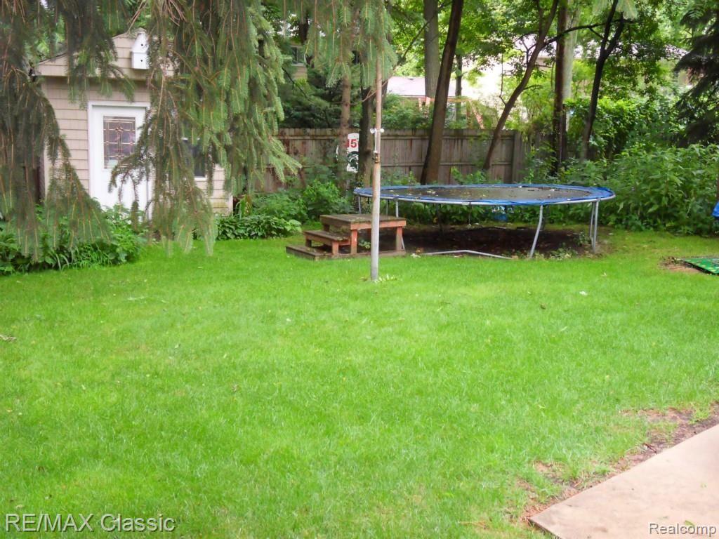 232 Woodside Road Royal Oak, MI 48073 - Photo 84 of 90 SDC15397.jpg