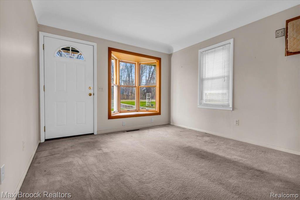 280 East Tienken Road Rochester Hills, MI 48306 - Photo 3 of 28