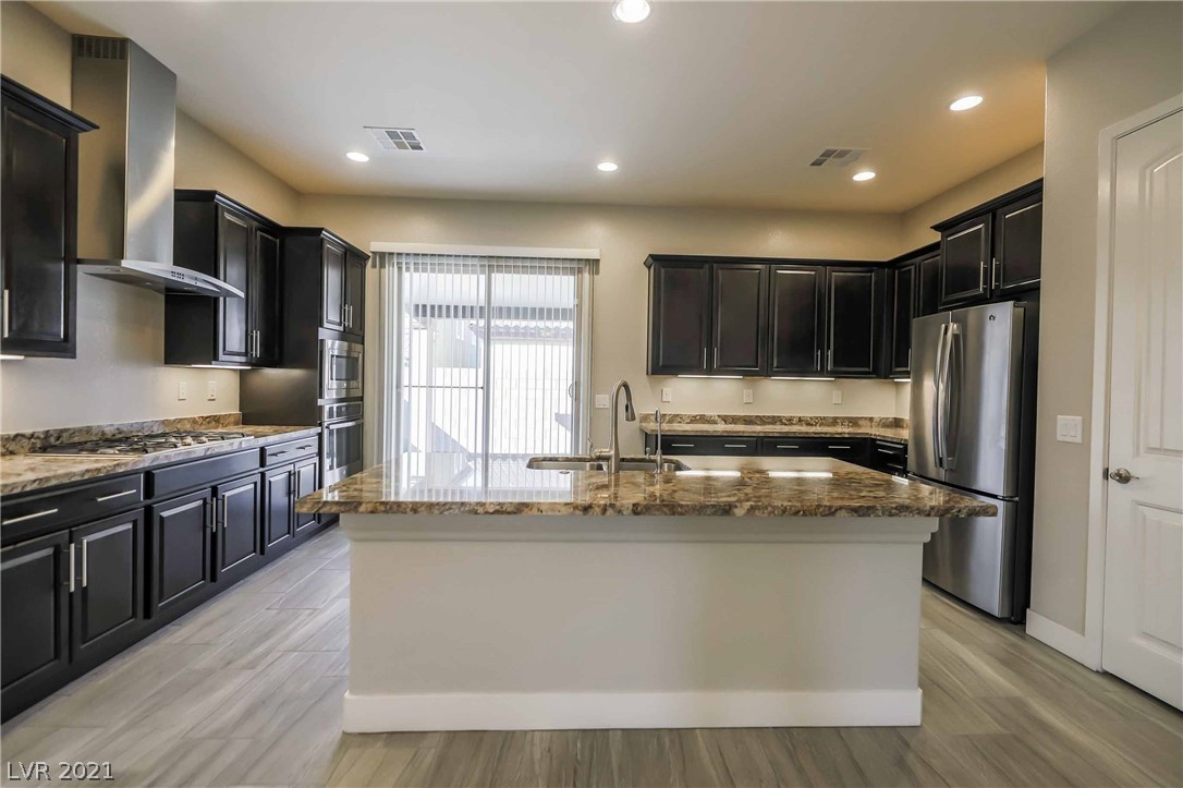 86 Einstein Ridge Way Las Vegas, NV 89183 - Photo 5 of 34 Gallery Image 5