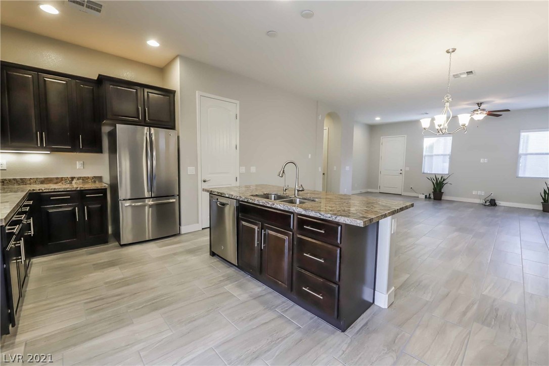 86 Einstein Ridge Way Las Vegas, NV 89183 - Photo 9 of 34 Gallery Image 9