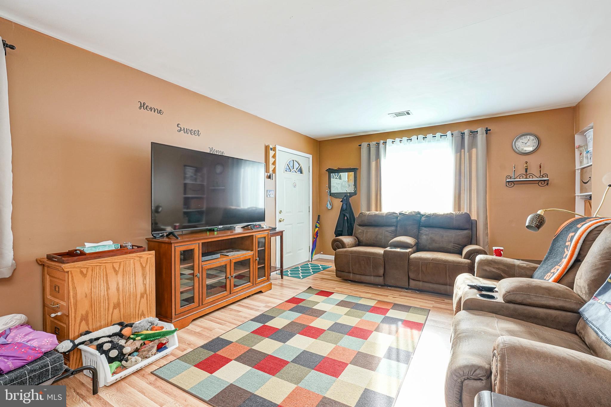 45 Colgate Court Atco, NJ 08004 - Photo 3 of 23 Comfortable Living Room.