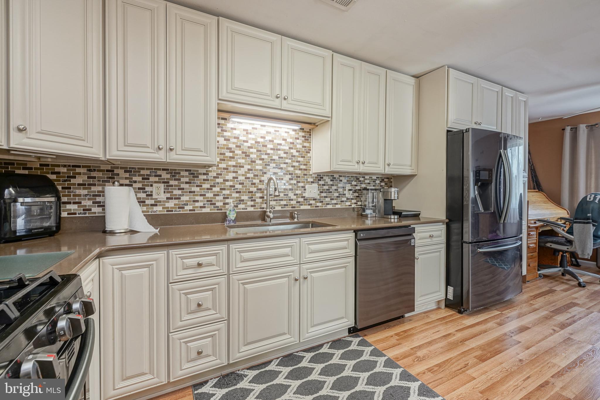 45 Colgate Court Atco, NJ 08004 - Photo 7 of 23 Plenty of beautiful cabinetry.