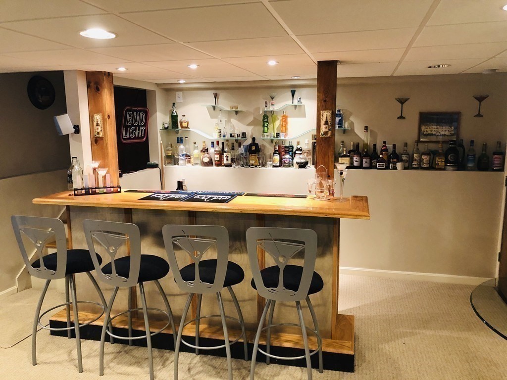 5 Clipper Way Beverly, MA 01915 - Photo 39 of 42 a dining area with a table and chairs
