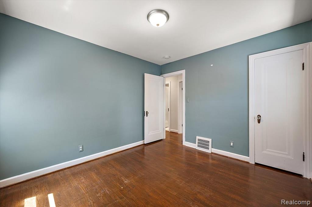 1450 Hampton Road Grosse Pointe Woods, MI 48236 - Photo 26 of 53