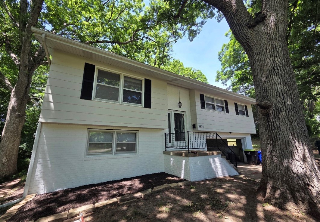 3235 Greenlake Drive Decatur, IL 62521 - Photo 2 of 21