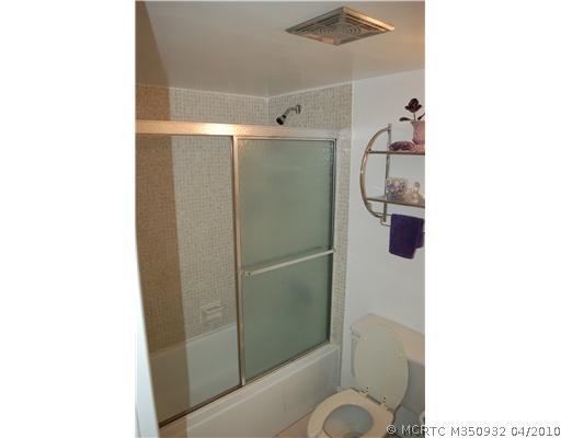 1901 Southwest Palm City Road, Unit 1C Stuart, FL 34994 - Photo 10 of 16 Master Bath/Spa.