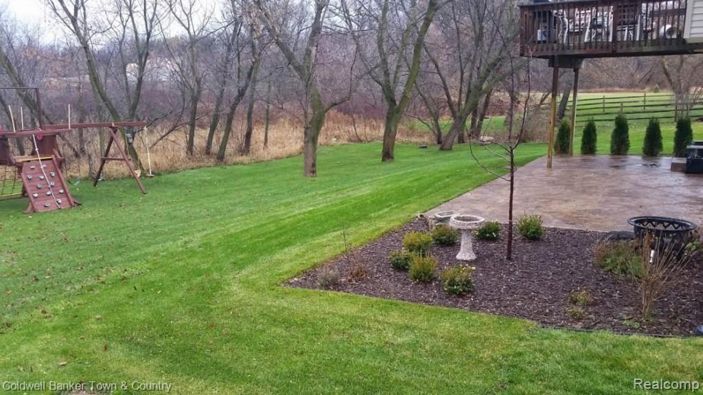 2434 Ridgewood Drive Howell, MI 48843 - Photo 28 of 31 20141124_140912.jpg