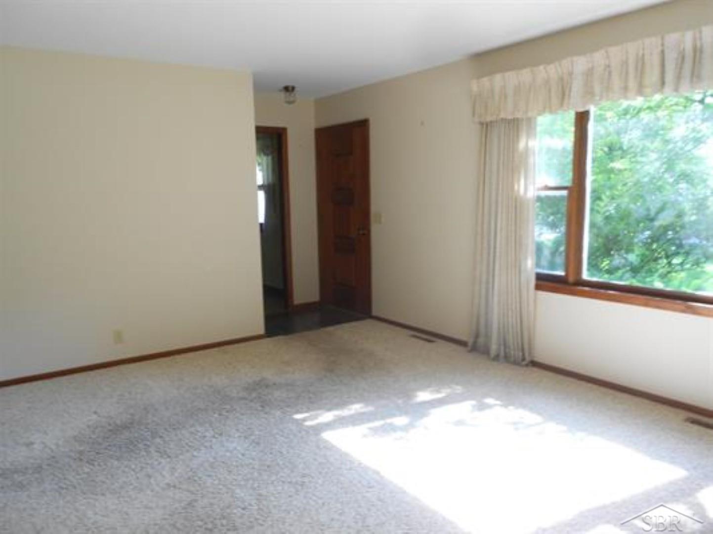 4906 West Bis Road Midland, MI 48642 - Photo 4 of 23 50115625-3.JPG