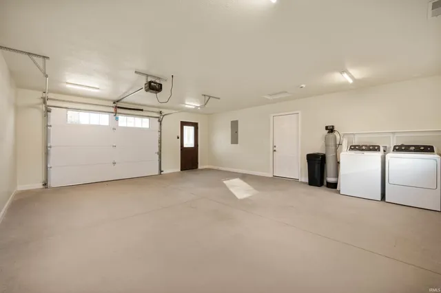 $234,900 | 1012 North Monroe Street, Hartford City, IN 47348