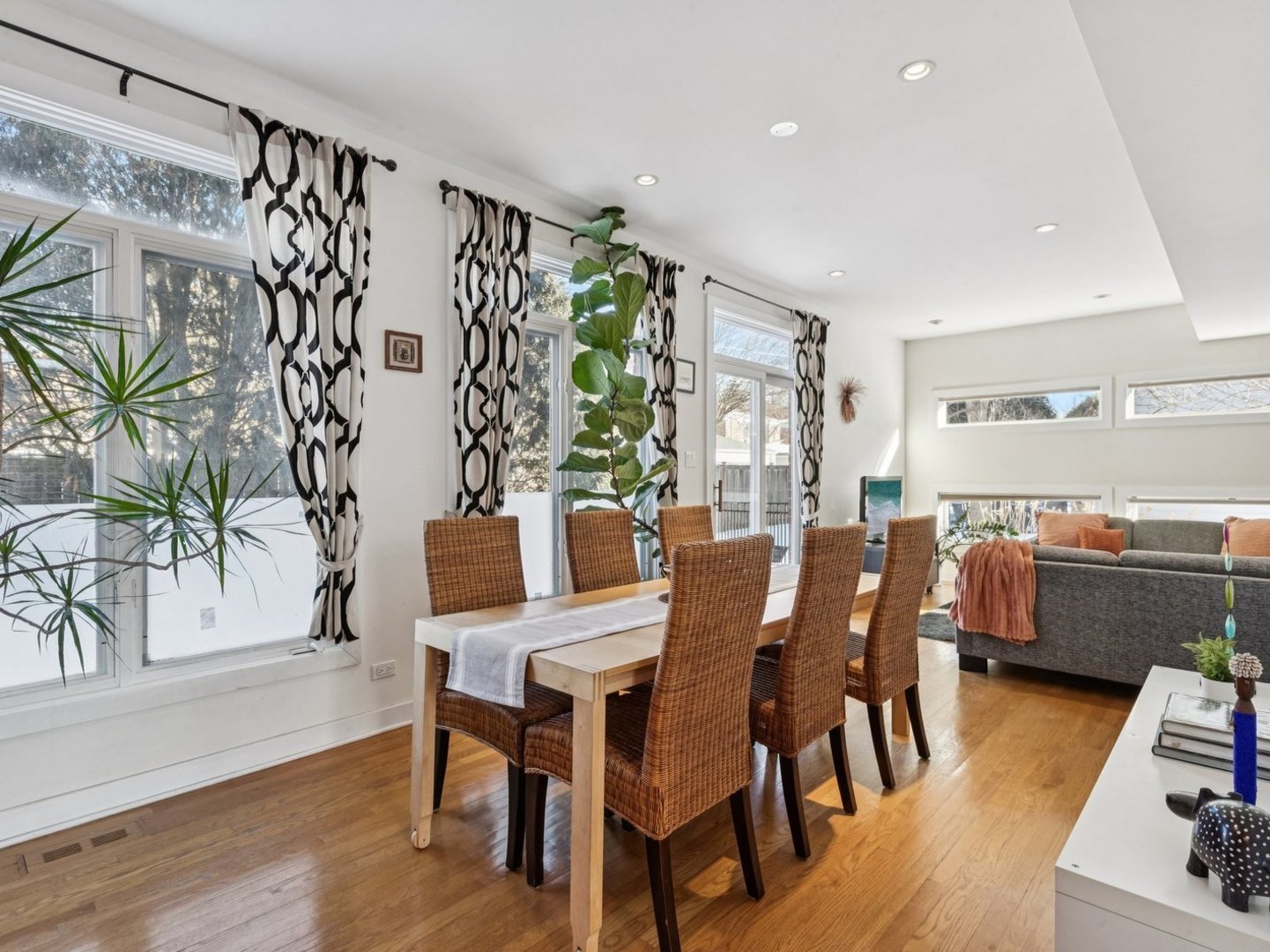 1515 Monroe Street, Unit A Evanston, IL 60202 - Photo 3 of 38