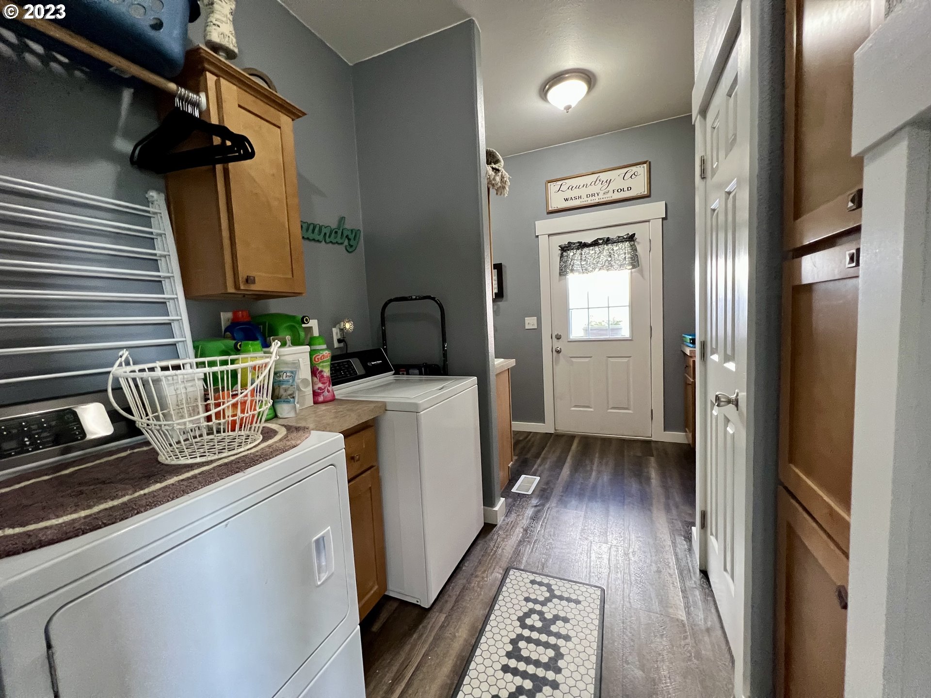 39489 Kingston Jordan Road Scio, OR 97374 - Photo 18 of 47 a kitchen with a refrigerator and a stove