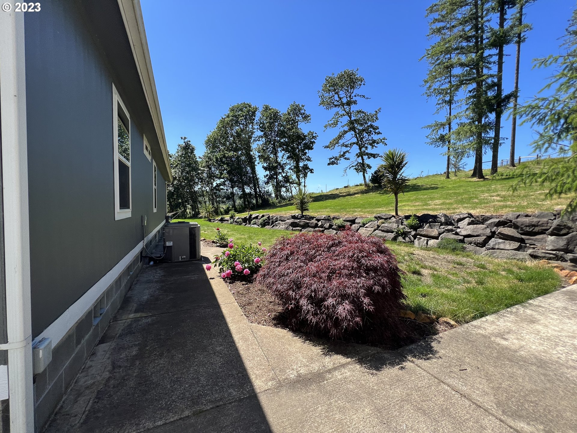 39489 Kingston Jordan Road Scio, OR 97374 - Photo 20 of 47 a view of a backyard with a garden
