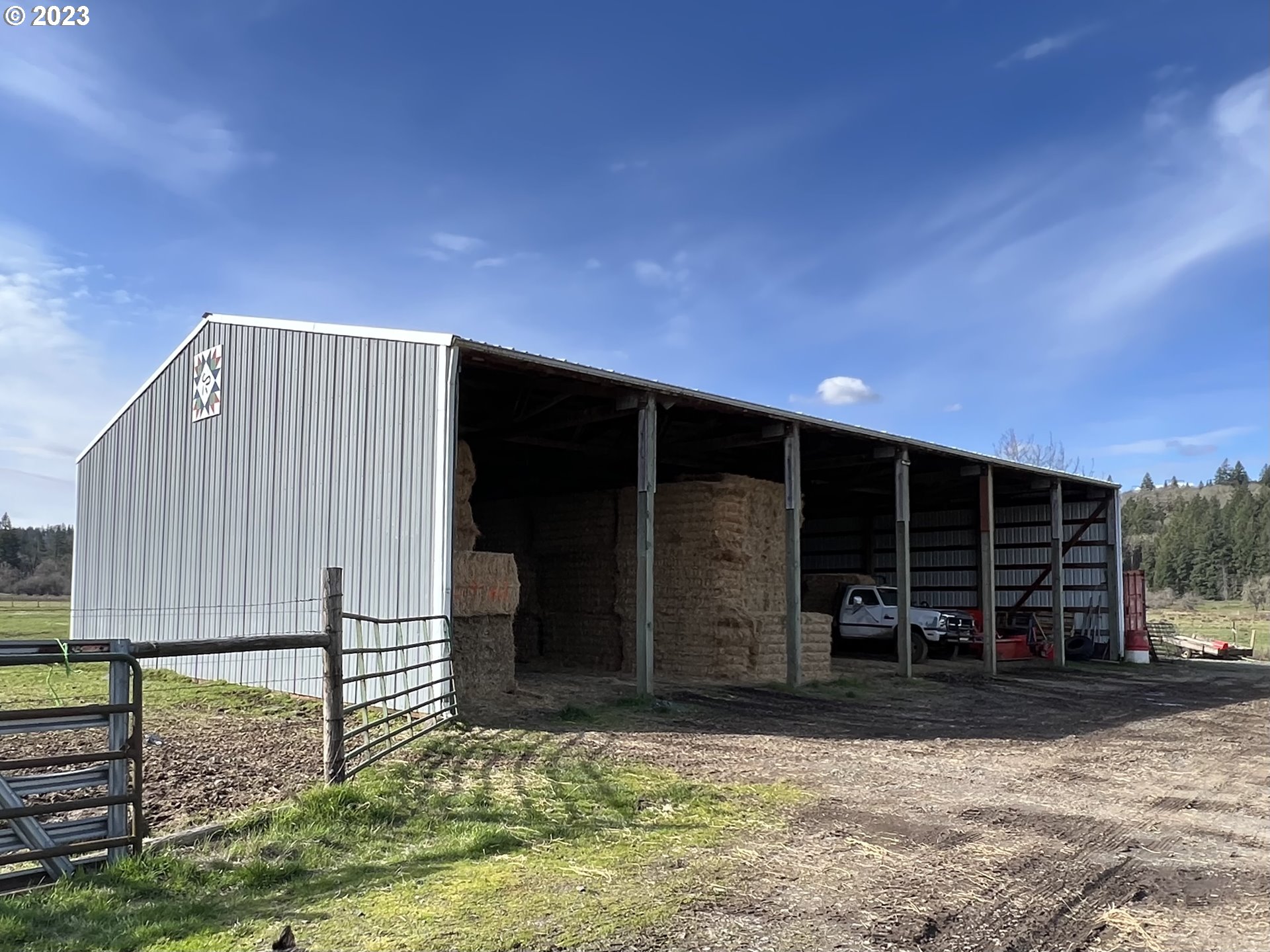 39489 Kingston Jordan Road Scio, OR 97374 - Photo 39 of 47 a view of a house with backyard and sitting area