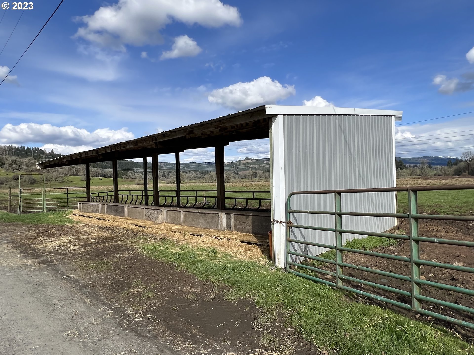39489 Kingston Jordan Road Scio, OR 97374 - Photo 40 of 47 a view of outdoor space with a lake view