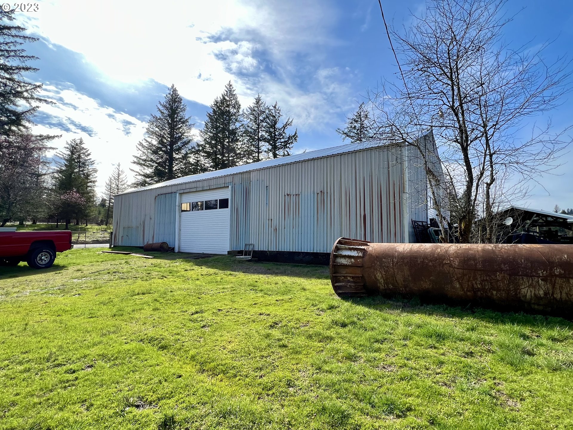 39489 Kingston Jordan Road Scio, OR 97374 - Photo 42 of 47 a view of a backyard with a large tree