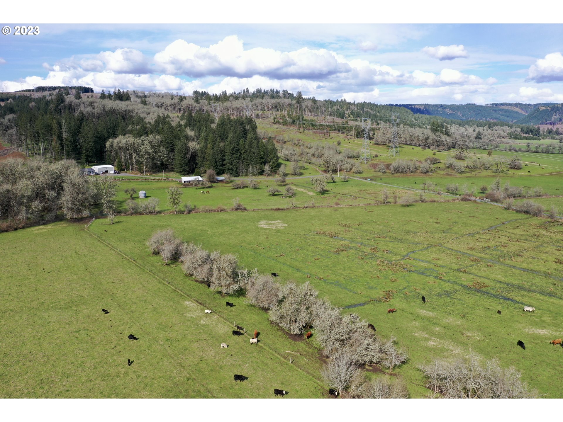 39489 Kingston Jordan Road Scio, OR 97374 - Photo 5 of 47 a view of an ocean and a mountain