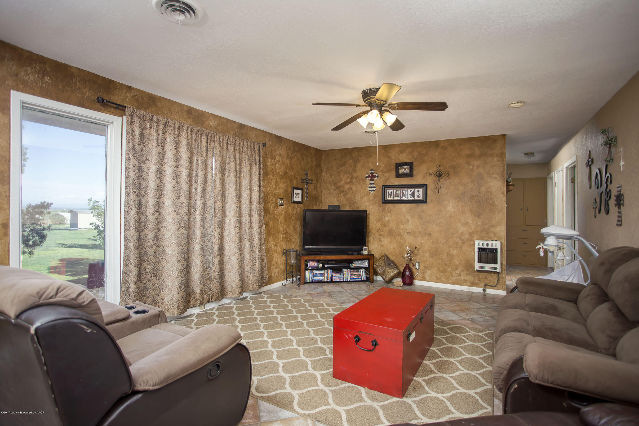 10800 Arlie Road Amarillo, TX 79108 - Photo 4 of 29 Living Room view 2