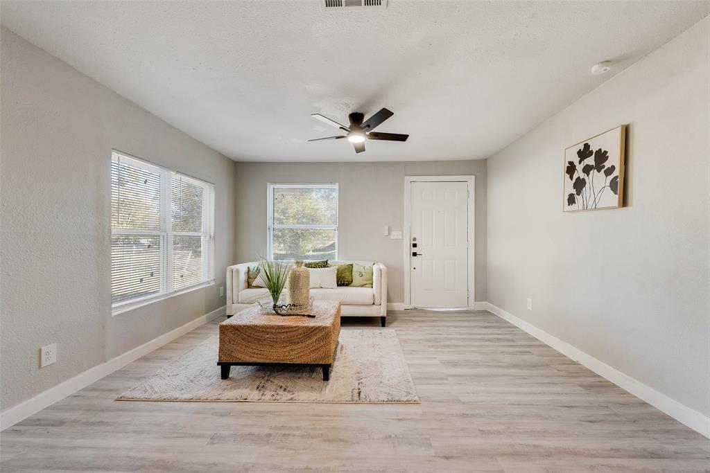 109 Lydia Street Terrell, TX 75160 - Photo 8 of 24 a living room with furniture and a large window