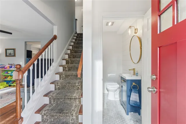 $595,000 | 128 Rodman Street, South Kingstown, RI 02879