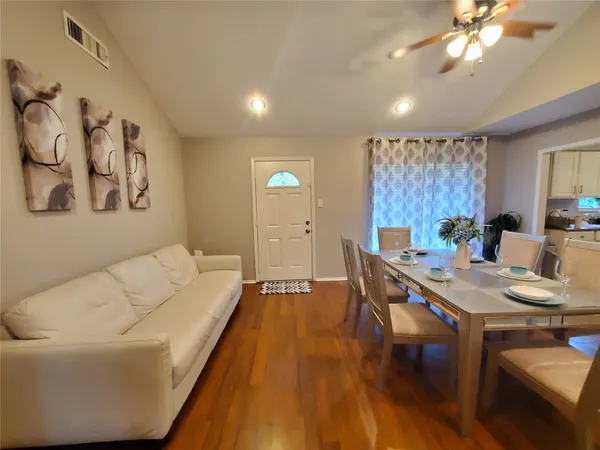$2,300 | 8815 Bellaire Boulevard, Houston, TX 77036
