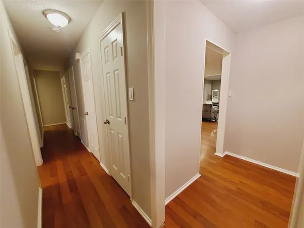 $2,300 | 8815 Bellaire Boulevard, Houston, TX 77036