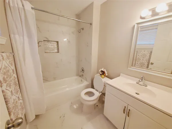 $2,300 | 8815 Bellaire Boulevard, Houston, TX 77036