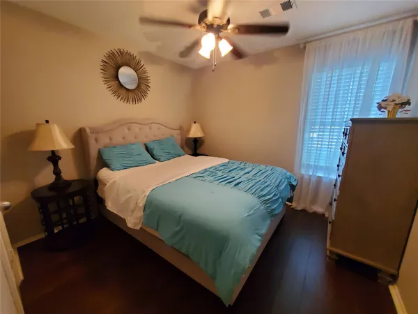 $2,300 | 8815 Bellaire Boulevard, Houston, TX 77036