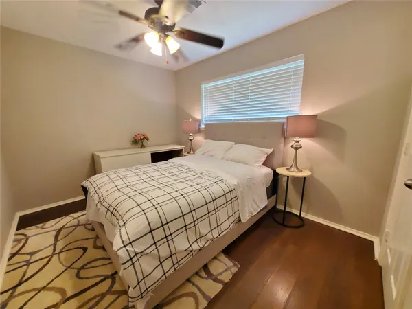 $2,300 | 8815 Bellaire Boulevard, Houston, TX 77036