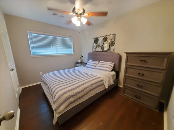 $2,300 | 8815 Bellaire Boulevard, Houston, TX 77036