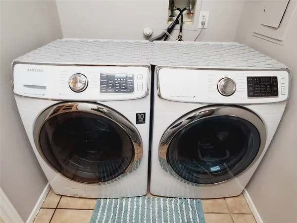$2,300 | 8815 Bellaire Boulevard, Houston, TX 77036
