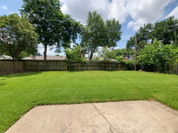 $2,300 | 8815 Bellaire Boulevard, Houston, TX 77036