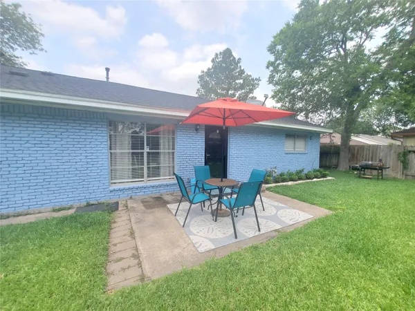 $2,300 | 8815 Bellaire Boulevard, Houston, TX 77036