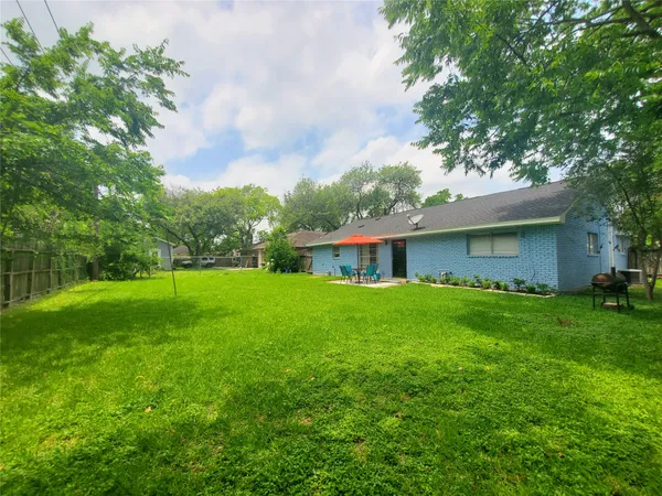$2,300 | 8815 Bellaire Boulevard, Houston, TX 77036